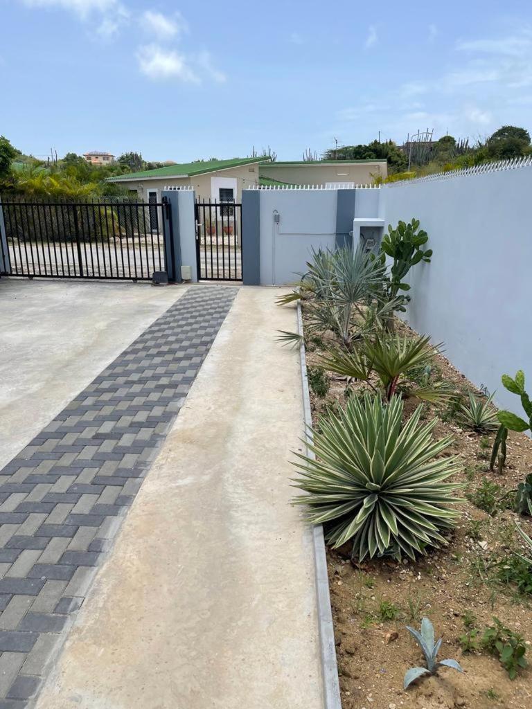 Villa Susanna 3 Bedroom 2 Bathroom House Sleeps 6Plus Willemstad Exterior photo